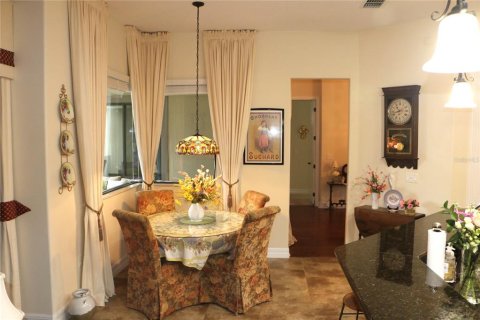 House in Sorrento, Florida 4 bedrooms, 316.7 sq.m. № 2141949 - photo 15