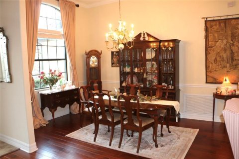 House in Sorrento, Florida 4 bedrooms, 316.7 sq.m. № 2141949 - photo 9
