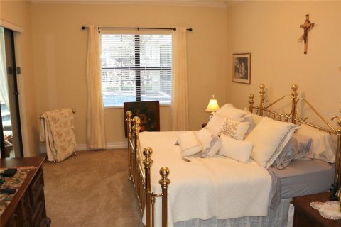 House in Sorrento, Florida 4 bedrooms, 316.7 sq.m. № 2141949 - photo 21