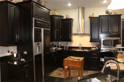 House in Sorrento, Florida 4 bedrooms, 316.7 sq.m. № 2141949 - photo 12