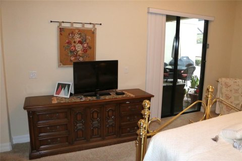 House in Sorrento, Florida 4 bedrooms, 316.7 sq.m. № 2141949 - photo 22