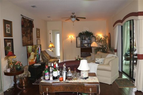 House in Sorrento, Florida 4 bedrooms, 316.7 sq.m. № 2141949 - photo 16