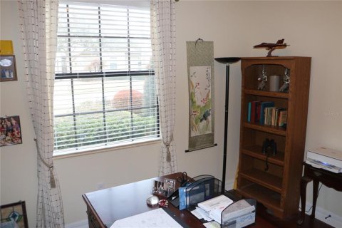 House in Sorrento, Florida 4 bedrooms, 316.7 sq.m. № 2141949 - photo 8
