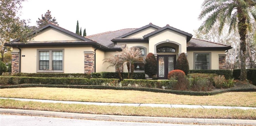 House in Sorrento, Florida 4 bedrooms, 316.7 sq.m. № 2141949