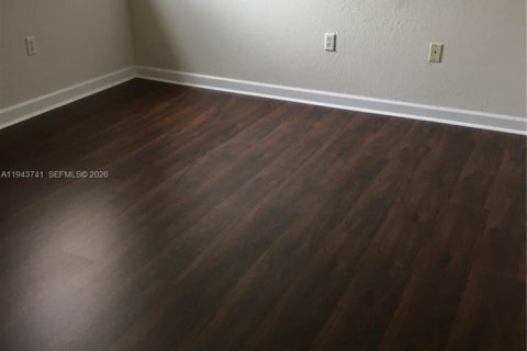 Townhouse in Doral, Florida 3 bedrooms, 206.8 sq.m. № 2000576 - photo 26