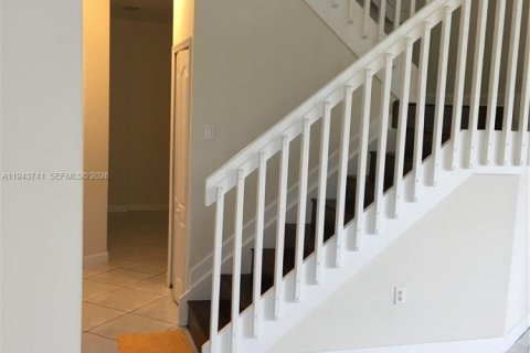 Townhouse in Doral, Florida 3 bedrooms, 206.8 sq.m. № 2000576 - photo 6