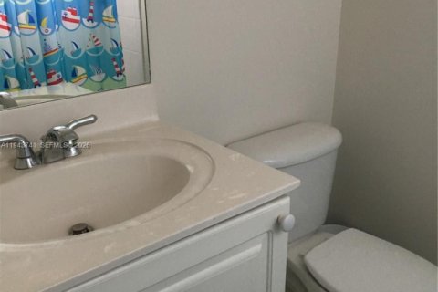 Townhouse in Doral, Florida 3 bedrooms, 206.8 sq.m. № 2000576 - photo 24