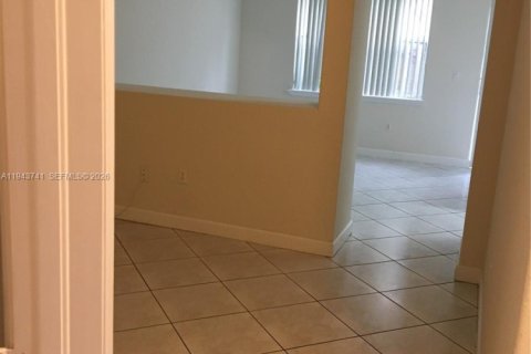 Townhouse in Doral, Florida 3 bedrooms, 206.8 sq.m. № 2000576 - photo 14