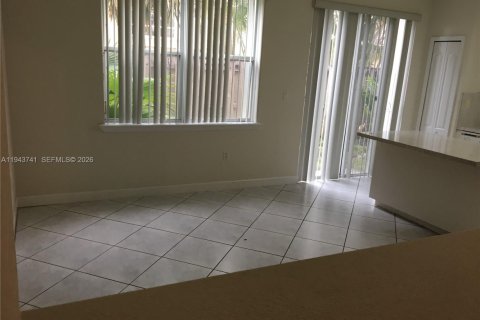 Townhouse in Doral, Florida 3 bedrooms, 206.8 sq.m. № 2000576 - photo 15