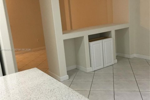 Townhouse in Doral, Florida 3 bedrooms, 206.8 sq.m. № 2000576 - photo 18