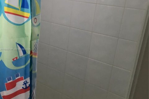 Townhouse in Doral, Florida 3 bedrooms, 206.8 sq.m. № 2000576 - photo 25