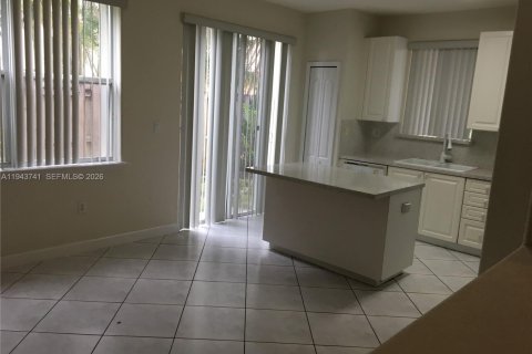 Townhouse in Doral, Florida 3 bedrooms, 206.8 sq.m. № 2000576 - photo 16