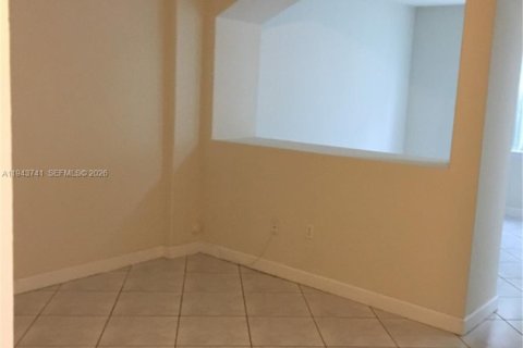 Townhouse in Doral, Florida 3 bedrooms, 206.8 sq.m. № 2000576 - photo 8