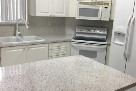 Townhouse in Doral, Florida 3 bedrooms, 206.8 sq.m. № 2000576 - photo 17