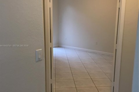 Townhouse in Doral, Florida 3 bedrooms, 206.8 sq.m. № 2000576 - photo 10