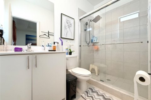 Снять в аренду таунхаус в Хомстед, Флорида 3 спальни, 137.77м2, № 1987474 - фото 16