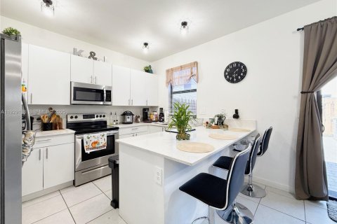 Снять в аренду таунхаус в Хомстед, Флорида 3 спальни, 137.77м2, № 1987474 - фото 10
