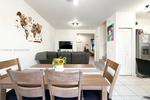 Снять в аренду таунхаус в Хомстед, Флорида 3 спальни, 137.77м2, № 1987474 - фото 11