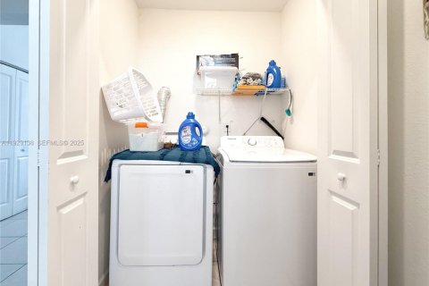 Снять в аренду таунхаус в Хомстед, Флорида 3 спальни, 137.77м2, № 1987474 - фото 23