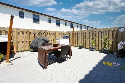 Снять в аренду таунхаус в Хомстед, Флорида 3 спальни, 137.77м2, № 1987474 - фото 13