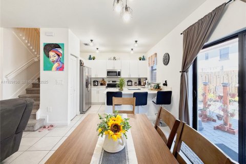 Снять в аренду таунхаус в Хомстед, Флорида 3 спальни, 137.77м2, № 1987474 - фото 9