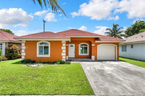Villa ou maison à Miami Gardens, Floride 3 chambres, 126.16 m2 № 2300334