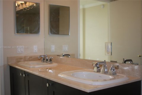 Copropriété à louer à Coral Gables, Floride: 3 chambres, 104.52 m2 № 2027010 - photo 12