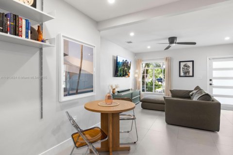 Casa en alquiler en Miami, Florida, 2 dormitorios, 96.15 m2 № 1968967 - foto 17