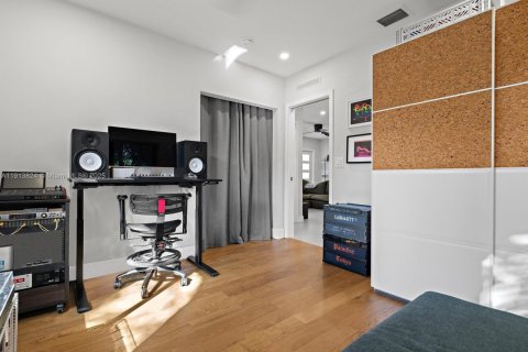 Casa en alquiler en Miami, Florida, 2 dormitorios, 96.15 m2 № 1968967 - foto 25