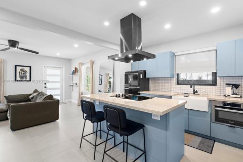 Casa en alquiler en Miami, Florida, 2 dormitorios, 96.15 m2 № 1968967 - foto 16