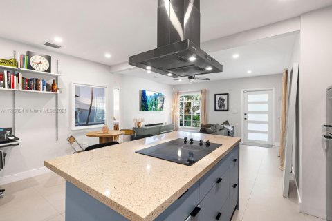 Casa en alquiler en Miami, Florida, 2 dormitorios, 96.15 m2 № 1968967 - foto 18