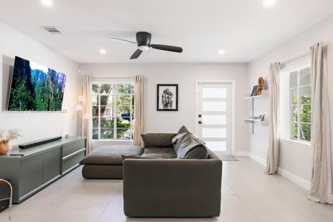Casa en alquiler en Miami, Florida, 2 dormitorios, 96.15 m2 № 1968967 - foto 3
