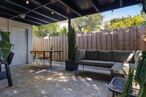 Casa en alquiler en Miami, Florida, 2 dormitorios, 96.15 m2 № 1968967 - foto 30