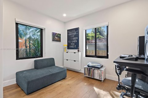 Casa en alquiler en Miami, Florida, 2 dormitorios, 96.15 m2 № 1968967 - foto 24