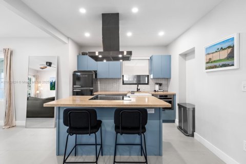 Casa en alquiler en Miami, Florida, 2 dormitorios, 96.15 m2 № 1968967 - foto 15