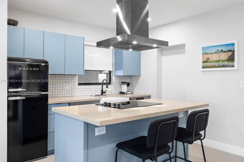 Casa en alquiler en Miami, Florida, 2 dormitorios, 96.15 m2 № 1968967 - foto 14