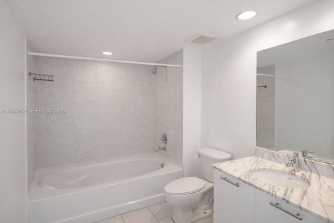 Condo in Miami, Florida, 1 bedroom  № 2017968 - photo 6