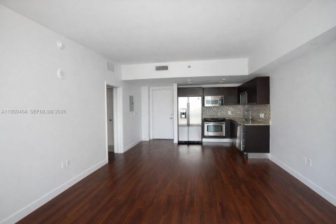 Condo in Miami, Florida, 1 bedroom  № 2017968 - photo 3