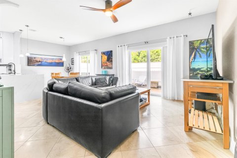 Townhouse in Lighthouse Point, Florida 3 bedrooms, 172.52 sq.m. № 2189868 - photo 4