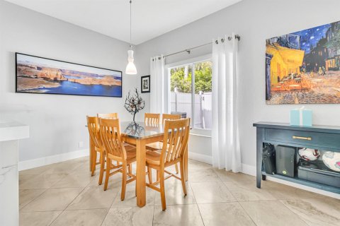 Townhouse in Lighthouse Point, Florida 3 bedrooms, 172.52 sq.m. № 2189868 - photo 8