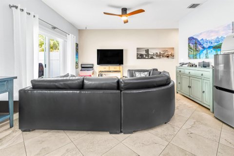 Townhouse in Lighthouse Point, Florida 3 bedrooms, 172.52 sq.m. № 2189868 - photo 5