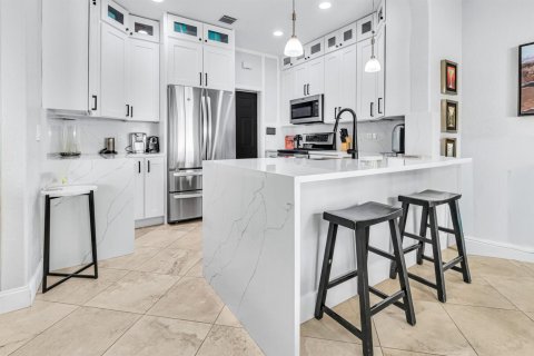 Townhouse in Lighthouse Point, Florida 3 bedrooms, 172.52 sq.m. № 2189868