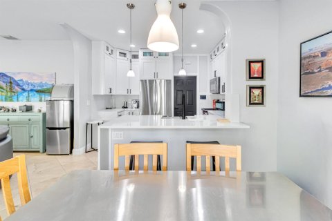 Townhouse in Lighthouse Point, Florida 3 bedrooms, 172.52 sq.m. № 2189868 - photo 11
