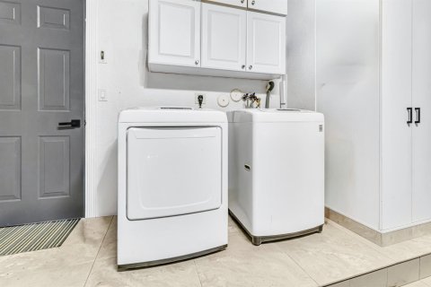 Townhouse in Lighthouse Point, Florida 3 bedrooms, 172.52 sq.m. № 2189868 - photo 13