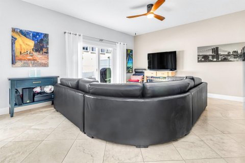 Townhouse in Lighthouse Point, Florida 3 bedrooms, 172.52 sq.m. № 2189868 - photo 10