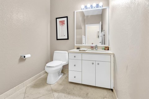 Townhouse in Lighthouse Point, Florida 3 bedrooms, 172.52 sq.m. № 2189868 - photo 15