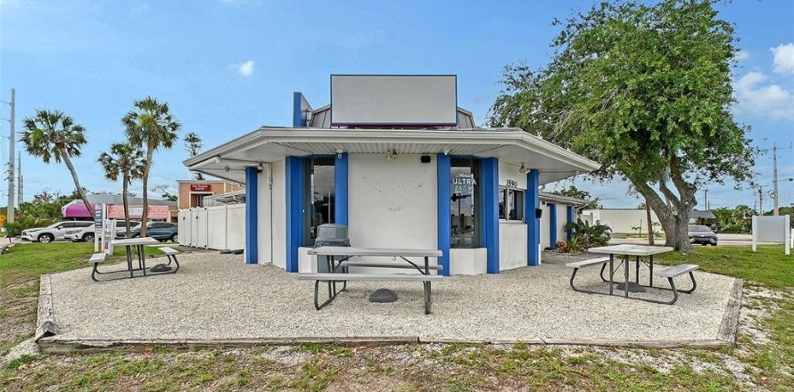 Commercial property in Sarasota, Florida 171.31 sq.m. № 1769164
