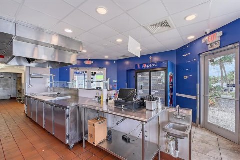Immobilier commercial à vendre à Sarasota, Floride: 171.31 m2 № 1769164 - photo 13