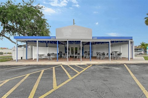 Immobilier commercial à vendre à Sarasota, Floride: 171.31 m2 № 1769164 - photo 2
