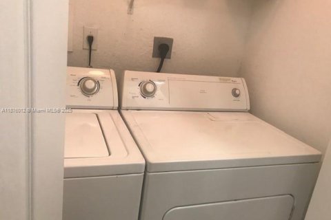 Copropriété à louer à Miami, Floride: 3 chambres, 131.92 m2 № 1926824 - photo 12